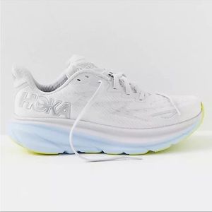 HOKA W Clifton 9 size 9 women’s sneaker